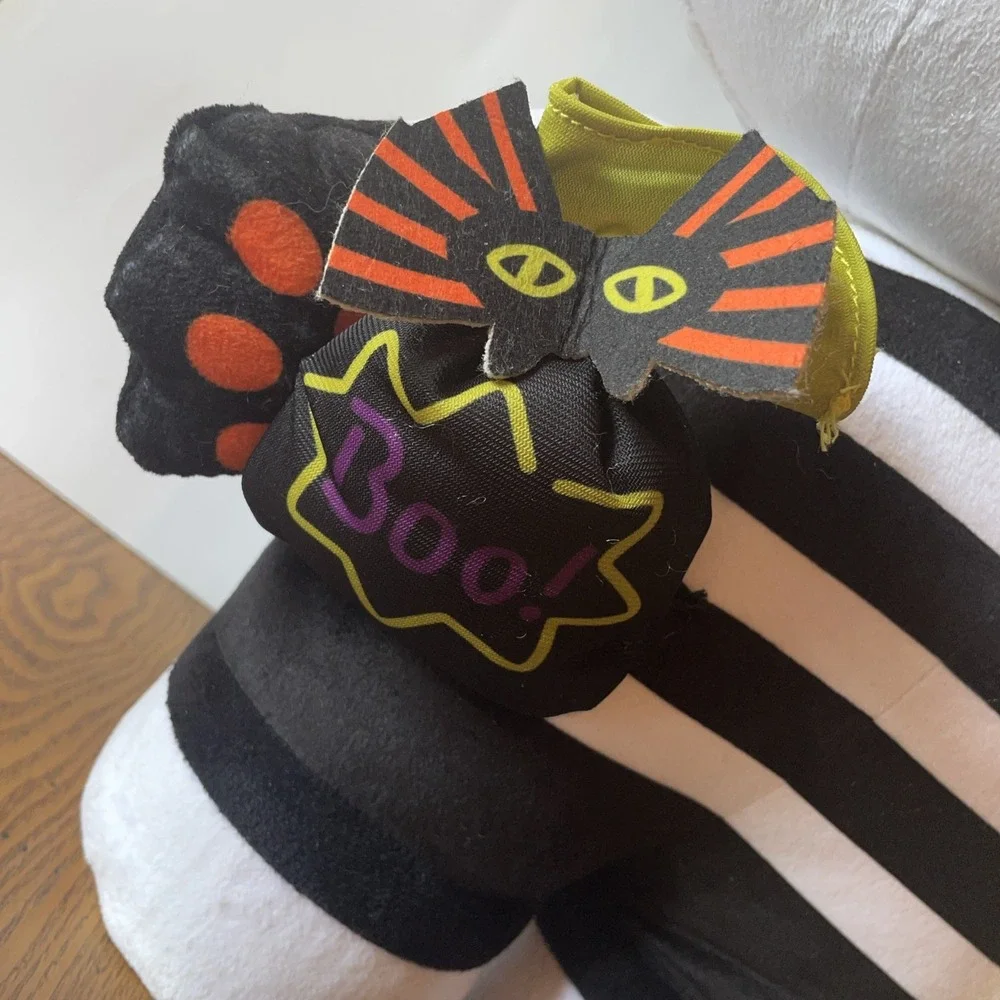 Sanrio Hello Kitty Halloween Cat Burglas Plush Greeter 21